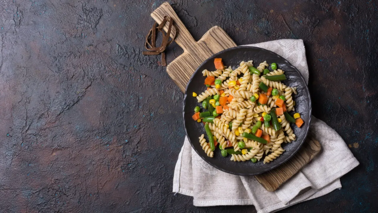 Jaki sos do makaronu z warzywami? Odkryj pyszne i łatwe przepisy Jaki sos do makaronu z warzywami? Odkryj pyszne i łatwe przepisy