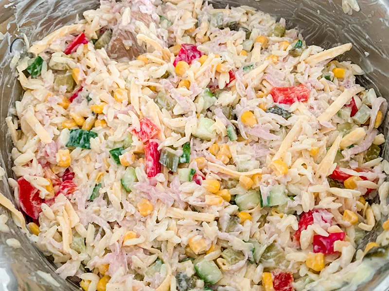 Sałatka z makaronem jak ryż – smaczna alternatywa na każdą okazję