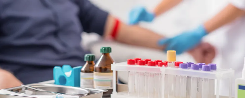 Jakie badania hormonalne na NFZ są dostępne i jak je uzyskać?