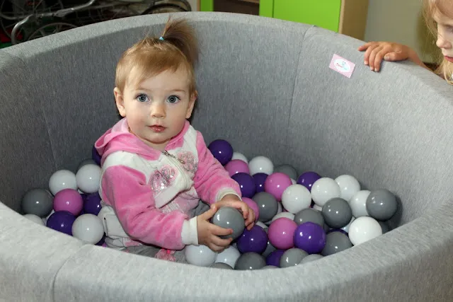 Jak uszyć basen na piłki: stwórz bezpieczną strefę zabawy dla dzieci