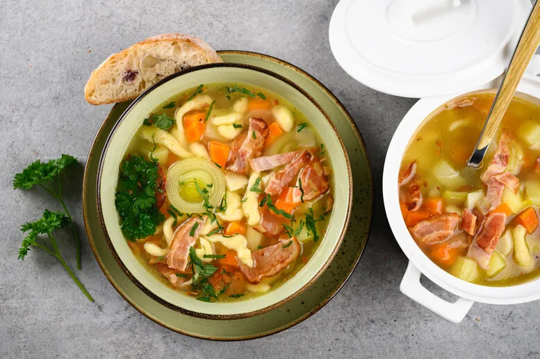 Jak zrobić zacierkę do zupy - prosty przepis, który zachwyci smakami