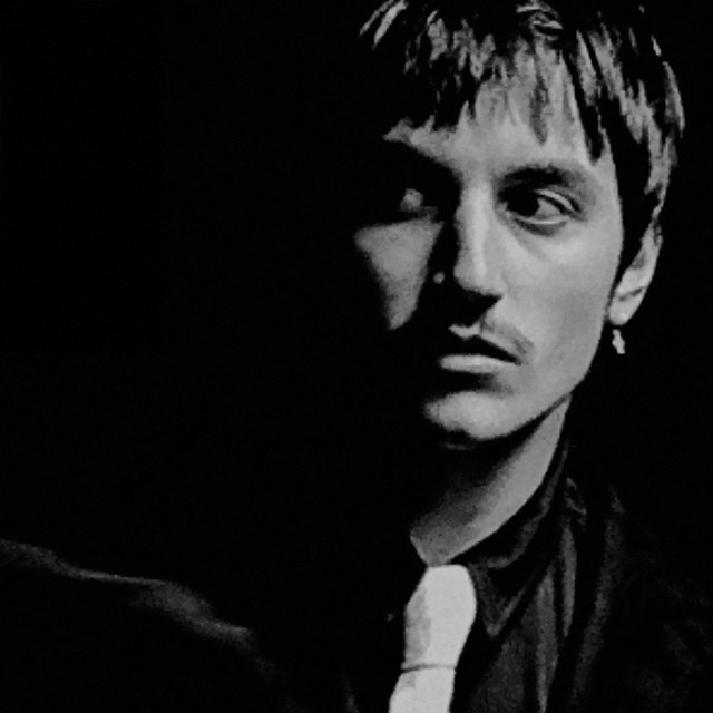 eat me alive / u don't have to tell me • Cały album • Wszystkie utwory • Wykonawca