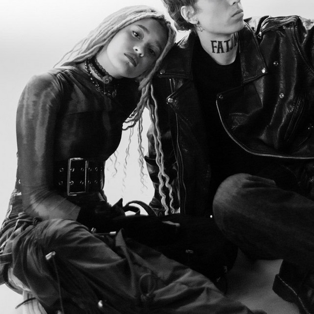 Dziś mnie mija cały świat • Cały album • Wszystkie utwory • Wykonawca