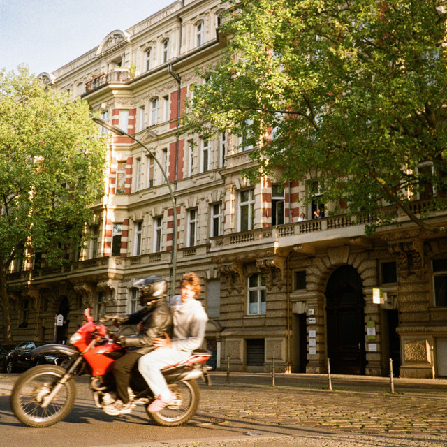 dafür bin ich frei (feat. Bausa) • Cały album • Wszystkie utwory • Wykonawca