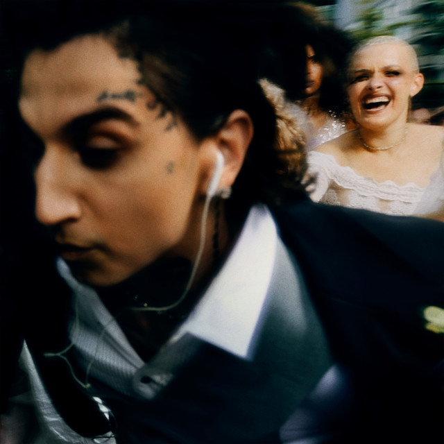 W ZWIĄZKU Z MUZYKĄ • Cały album • Wszystkie utwory • Wykonawca