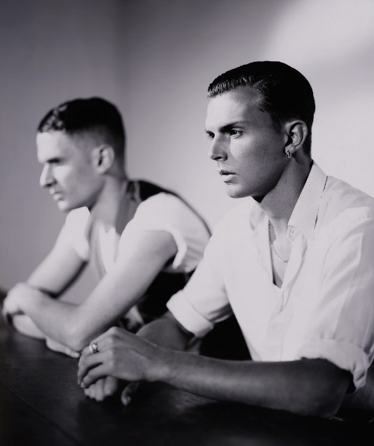 Hurts • Albumy • Piosenki • Życiorys