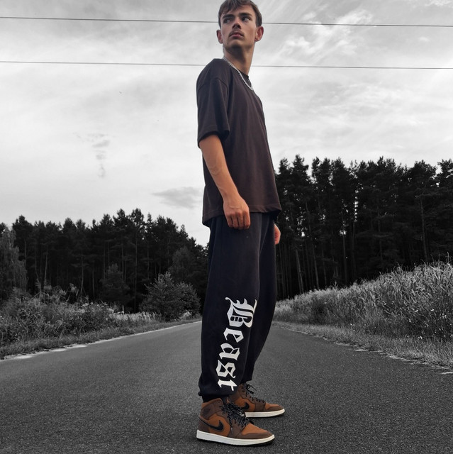 Young Maga • Albumy • Piosenki • Życiorys