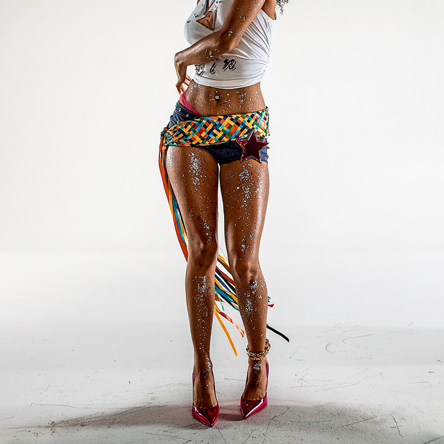 IS IT • Cały album • Wszystkie utwory • Wykonawca