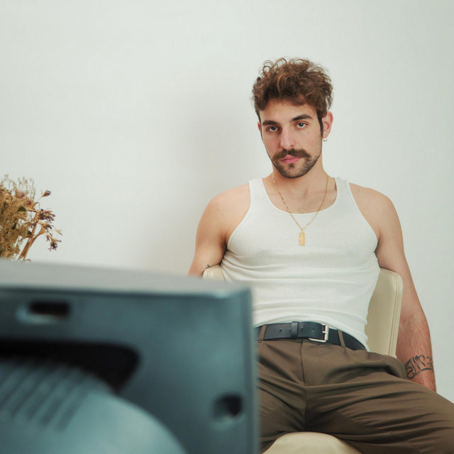 Very Few Friends • Cały album • Wszystkie utwory • Wykonawca