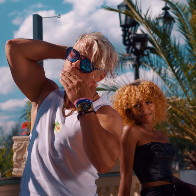 Posłuchaj Mała • Cały album • Wszystkie utwory • Wykonawca