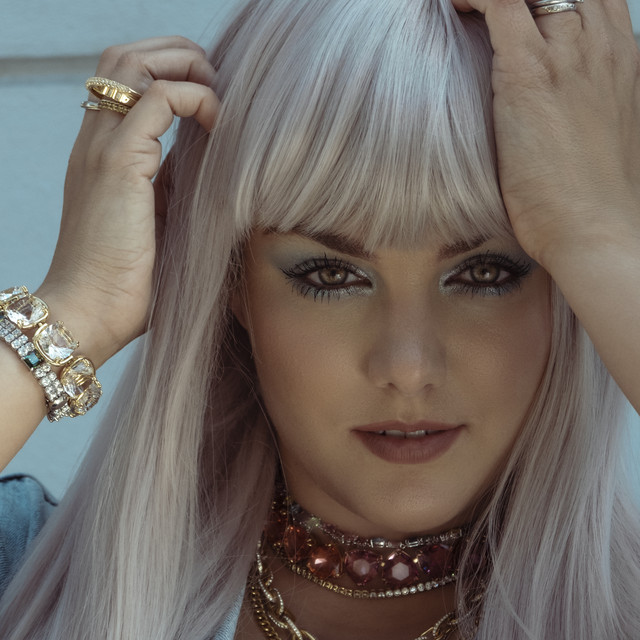 Partner in crime • Cały album • Wszystkie utwory • Wykonawca