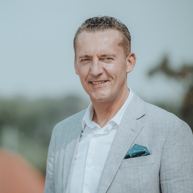 Adam Chrola • Dyskografia • Życiorys • Utwory