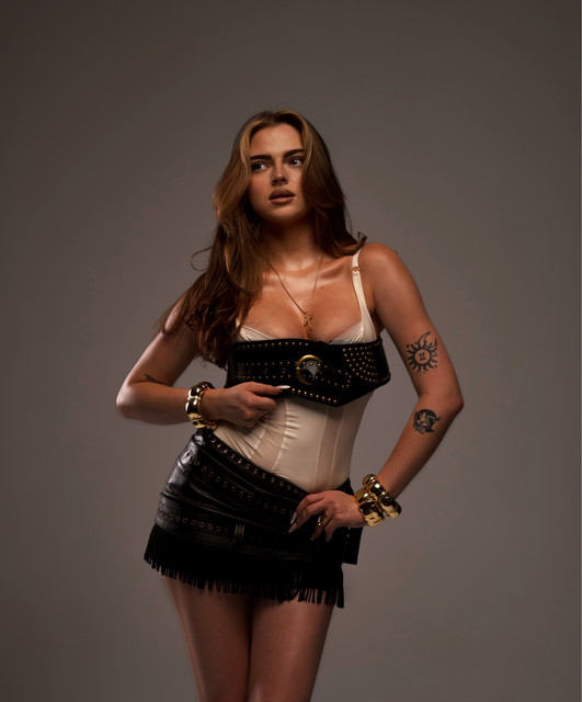 Klaudia Sadownik • Albumy • Piosenki • Życiorys