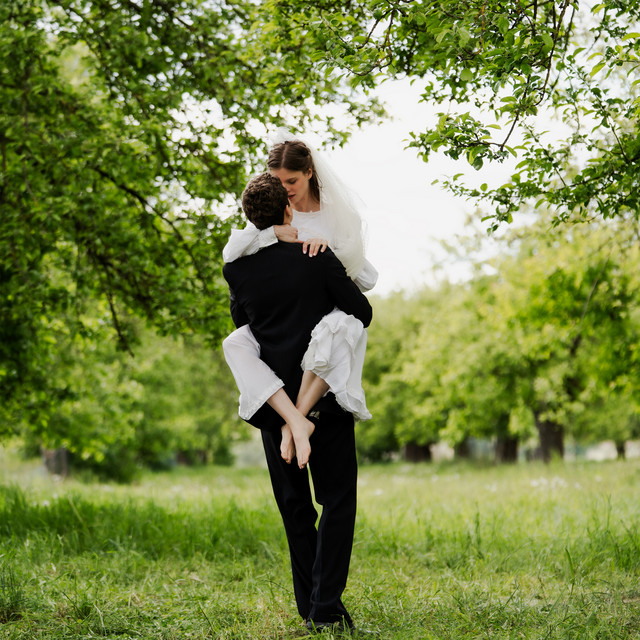 Pali się niebo • Cały album • Wszystkie utwory • Wykonawca