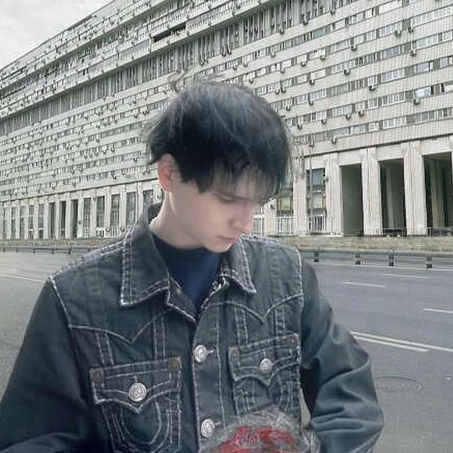 Pathetic • Albumy • Piosenki • Życiorys