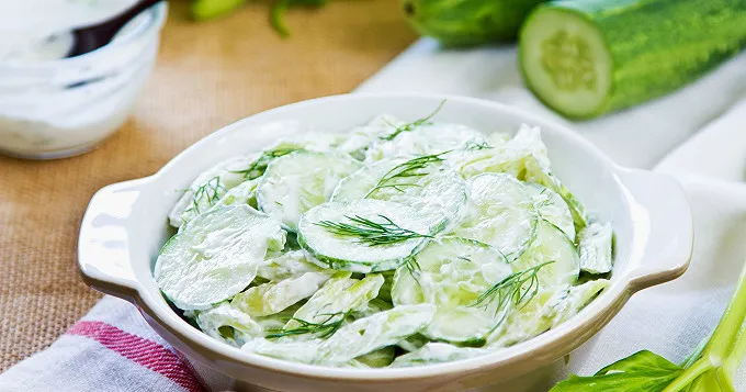 Salade de concombre yaourt : une recette fraîche et légère à savourer