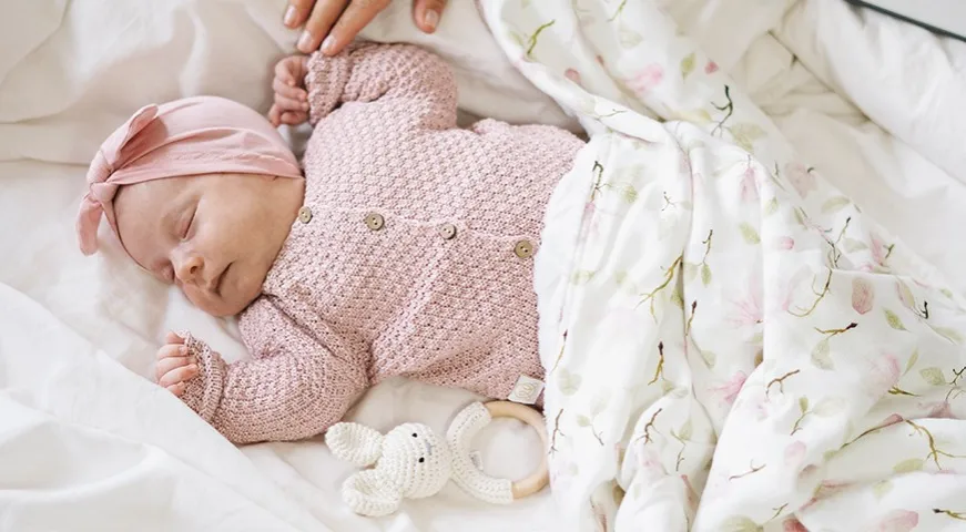 Kiedy reguluje się sen niemowlaka? Poznaj 6 kluczowych etapów