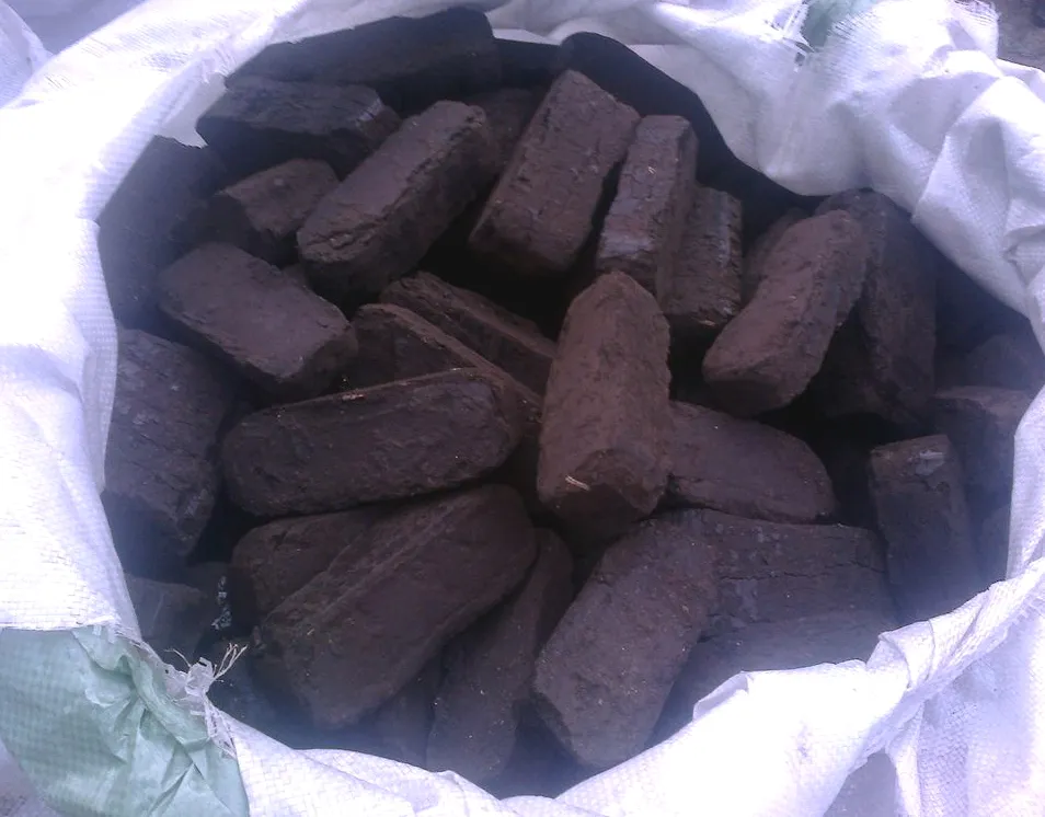 Brykiet torfowy z czego jest? Skład, produkcja i różnice od innych brykietów