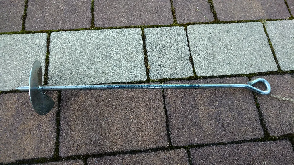 Kotwa wkręcana do ziemi Castorama – jak wybrać najlepszy model?