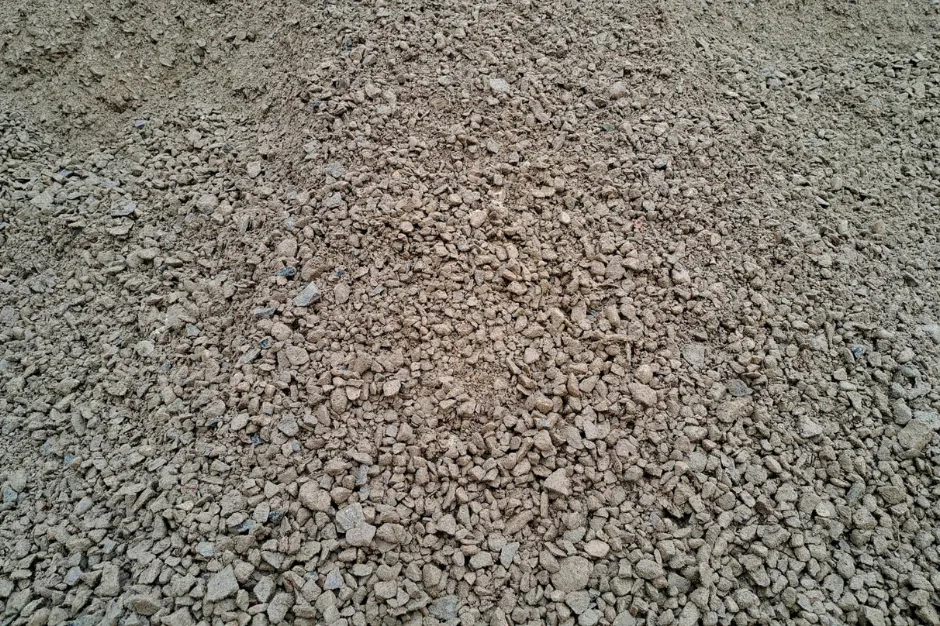 Jaki żwir na podjazd? Wybierz najlepszy materiał i uniknij błędów Jaki żwir na podjazd? Wybierz najlepszy materiał i uniknij błędów