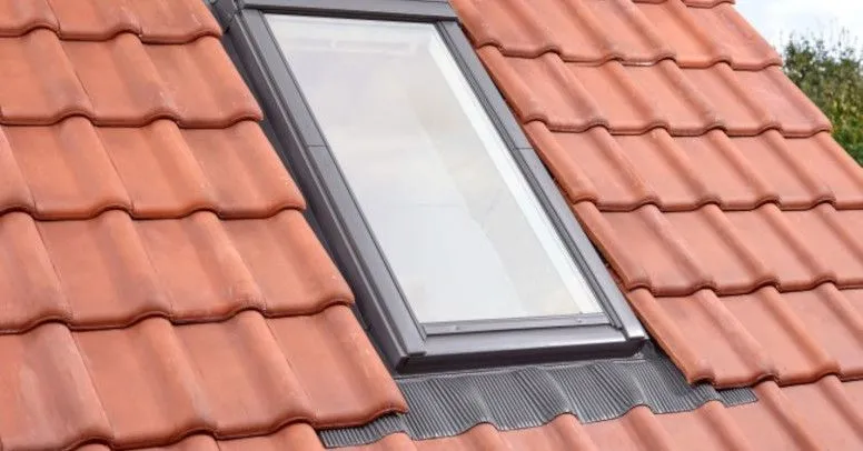 Jak skutecznie naprawić dach i uniknąć kosztownych usterek