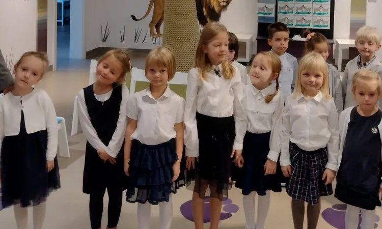 Jak ubrać dziecko na pasowanie na przedszkolaka: najlepsze propozycje stroju