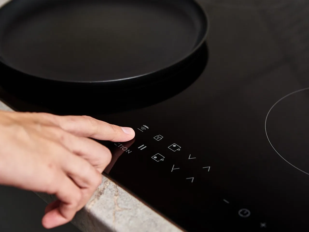 Jaki bezpiecznik do płyty indukcyjnej? Uniknij kosztownych błędów!