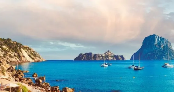 Najlepsze atrakcje na Ibizie, które musisz zobaczyć podczas wakacji