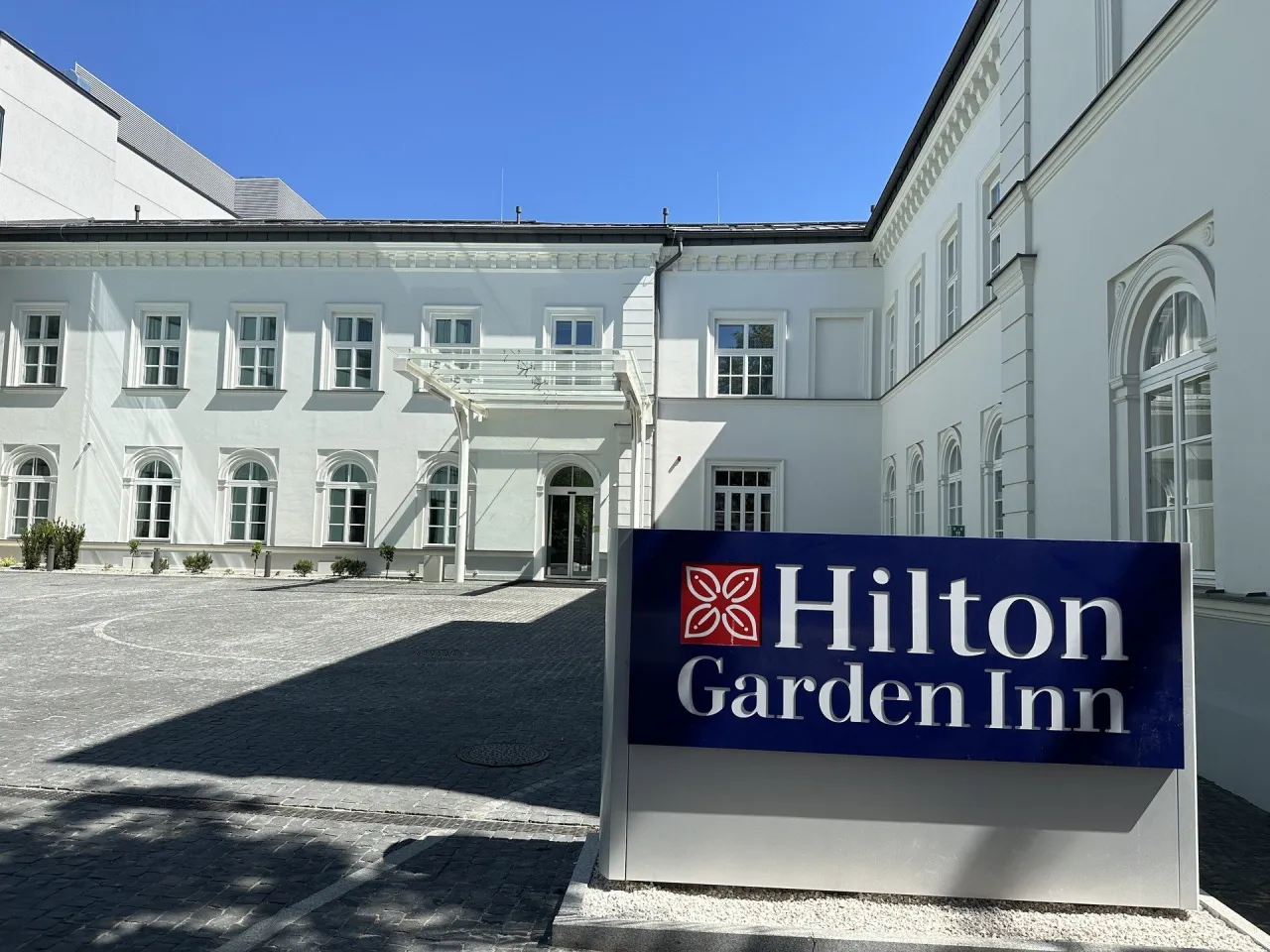 Co znaczy inn w nazwie hotelu? Odkryj tajemnice komfortowych zajazdów