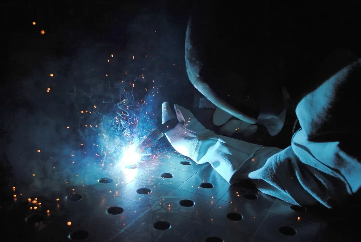 Ile zarabia spawacz w stoczni? Zaskakujące fakty o wynagrodzeniach Ile zarabia spawacz w stoczni? Zaskakujące fakty o wynagrodzeniach