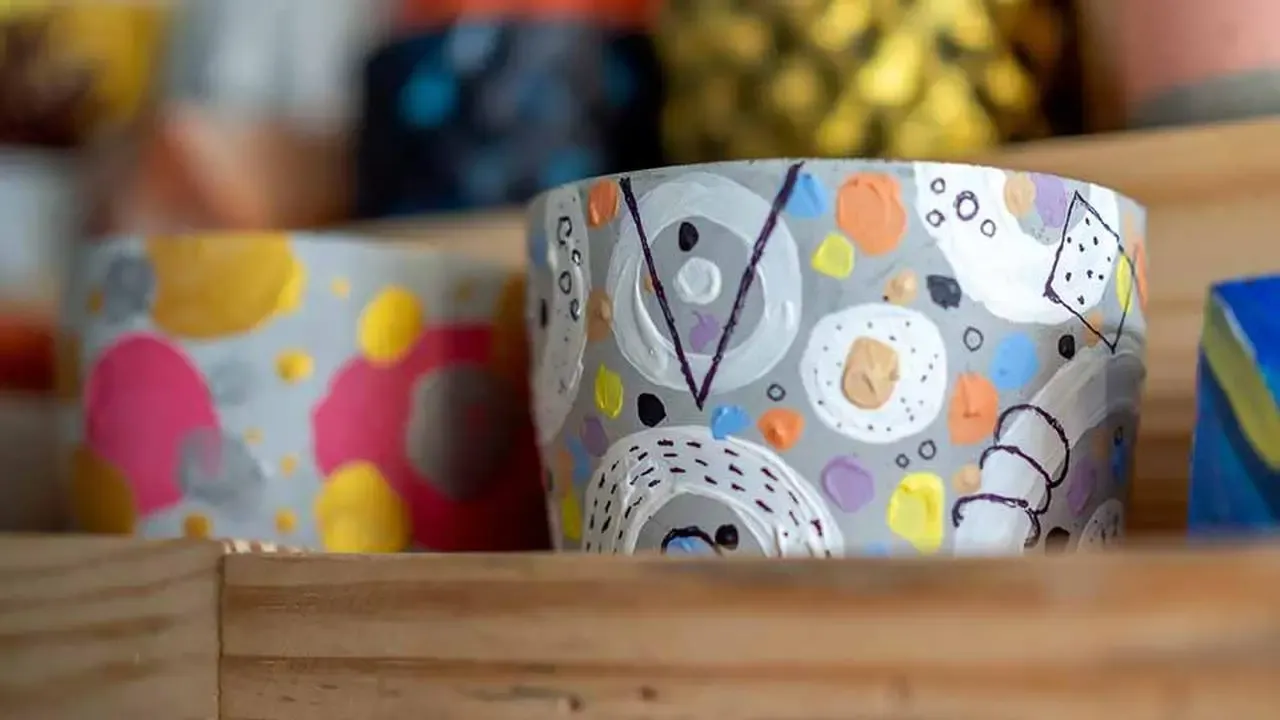 Jak ozdobić doniczkę bibułą - proste i efektowne pomysły DIY