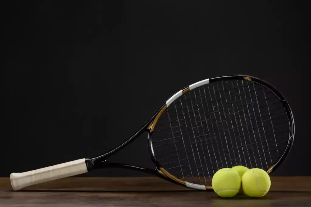 Jaką rakietę do tenisa wybrać, aby uniknąć błędów początkującego?