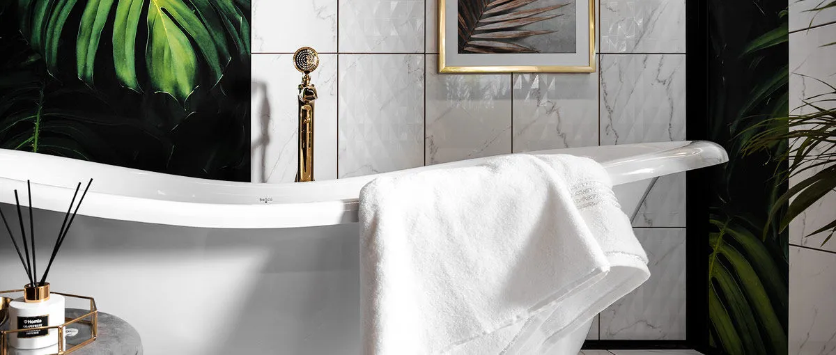 Jaka fuga do białych płytek w łazience? Oto kolory, które zachwycą