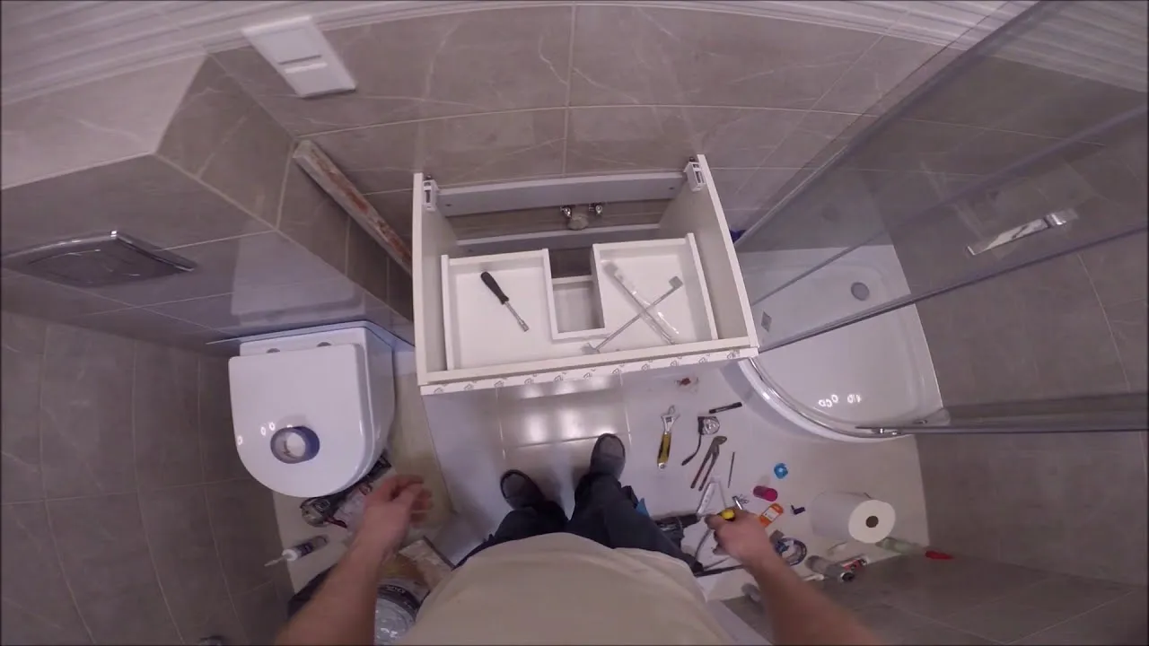 Jak zamontować szafkę pod umywalkę - uniknij najczęstszych błędów