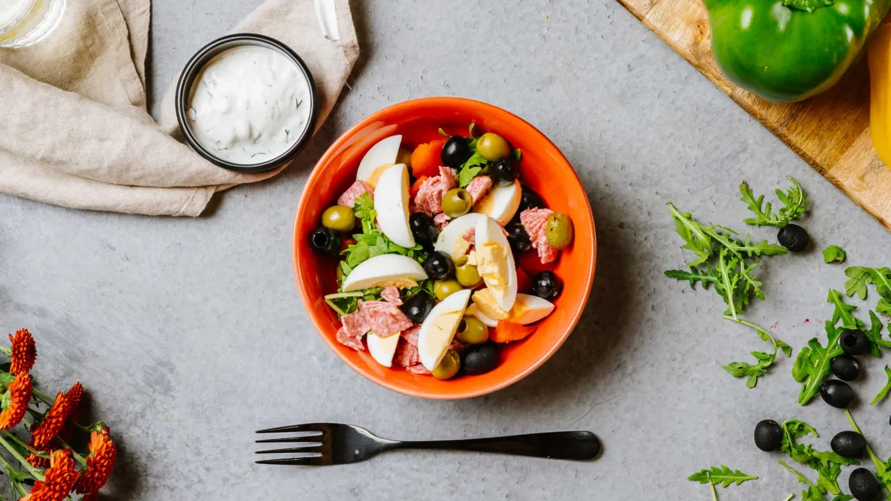 Jakie suplementy przy diecie ketogenicznej pomogą uniknąć niedoborów?