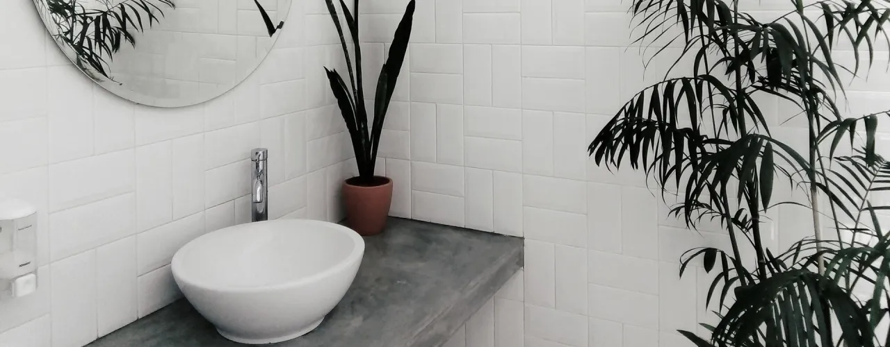 Czym pomalować kafelki, aby uzyskać trwały i estetyczny efekt?