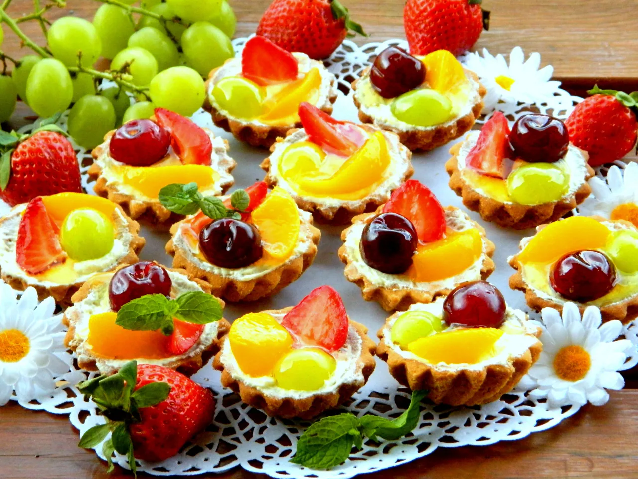 Jak udekorować babeczki owocami, aby zachwyciły smakiem i wyglądem