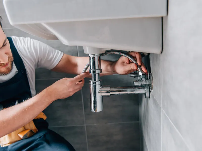Jak przykrecic kran: Proste kroki, aby uniknąć wycieków wody