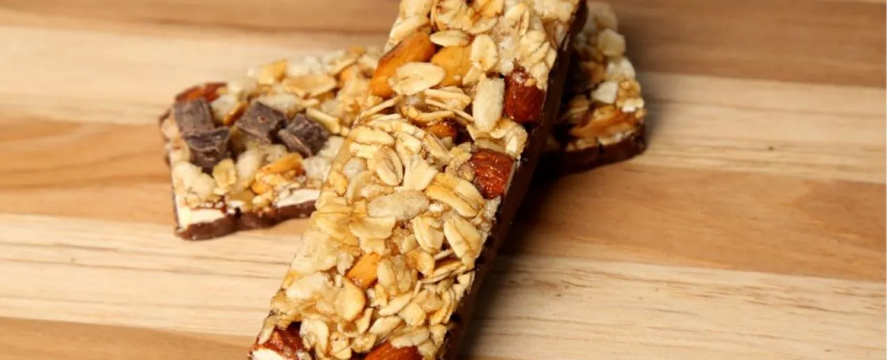 Baton proteinowy przed czy po treningu - co przynosi lepsze efekty?