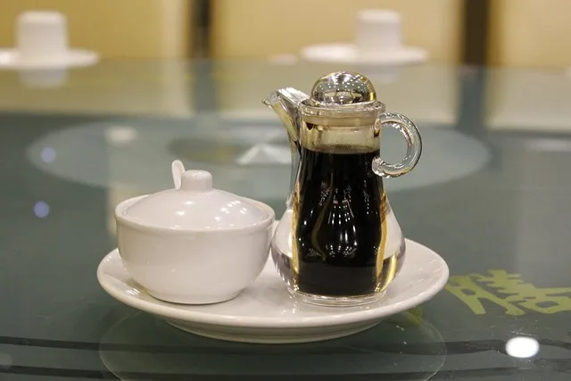 Czym można zastąpić sos sojowy? Sprawdzone alternatywy i porady