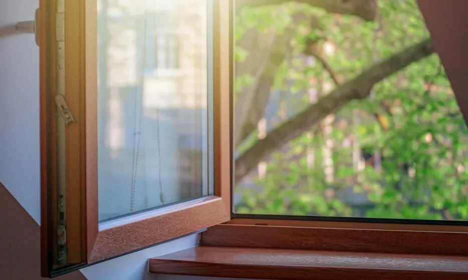 Jakie okna drewniane czy PCV: co wybrać, aby uniknąć błędów?