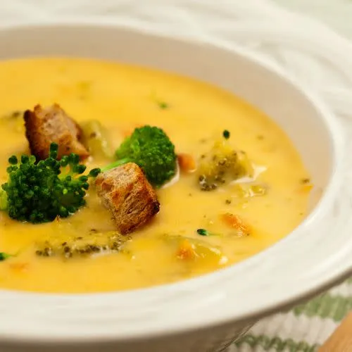 Jak bez błędów zagęścić zupę? Sprawdzone sposoby na idealną konsystencję