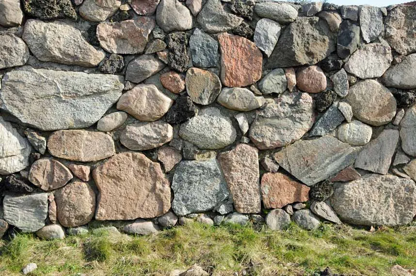 Jaką zaprawę do kamienia wybrać, aby uniknąć problemów z montażem?