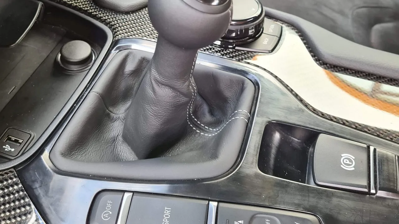 Zmiana biegów bez sprzęgła - prawda o technice, którą musisz poznać