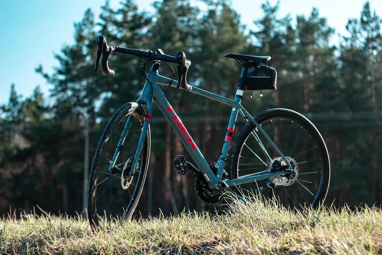 Czym wyróżniają się rowery gravelowe?