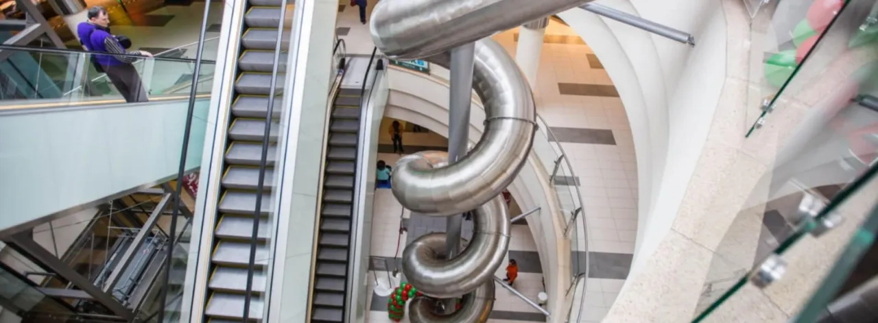 Zjeżdżalnie ze stali nierdzewnej - nowoczesne rozwiązanie w przestrzeni publicznej