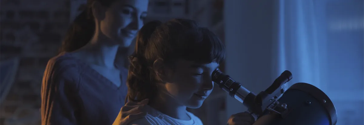 Jakie urządzenia pozwalają obserwować zjawiska atmosferyczne i jak je wykorzystać