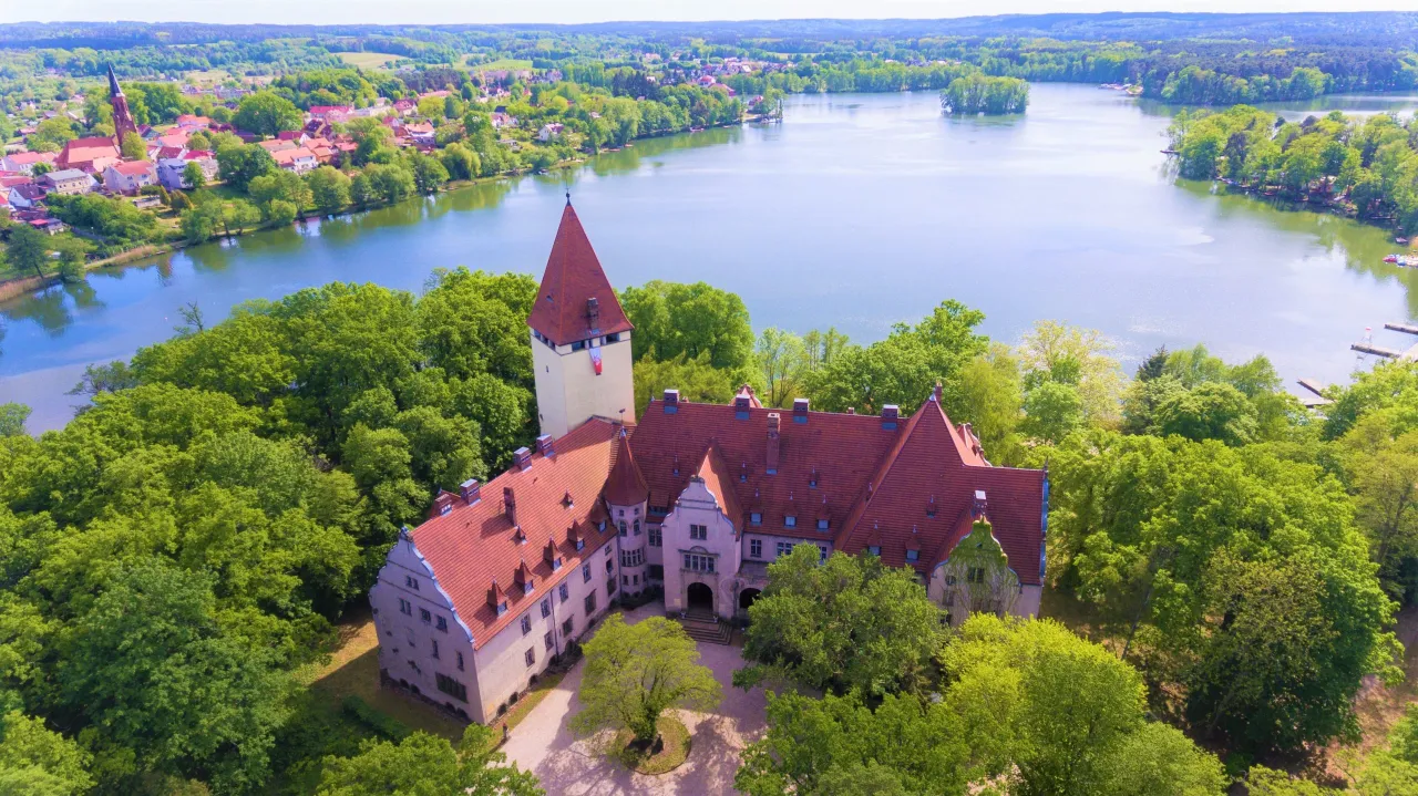 Zamek Książąt Lubomirskich w Lubniewicach - historia i tajemnice