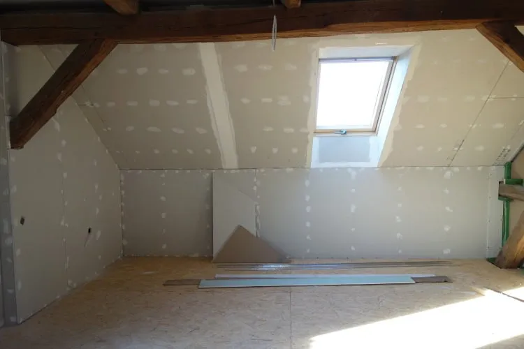 Jak nazywają się okna na poddaszu? Poznaj ich rodzaje i zalety