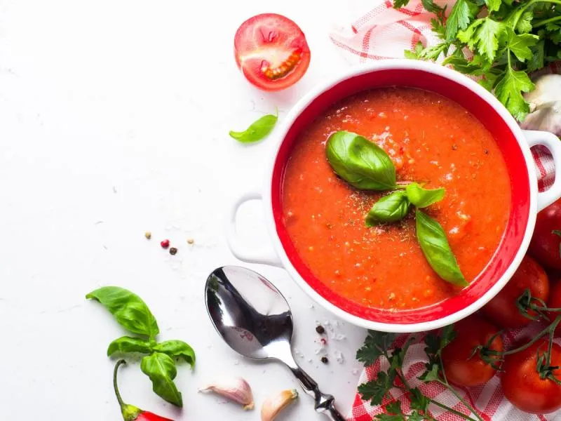 Jakie przyprawy do pomidorowej? Sekret idealnego smaku zupy pomidorowej